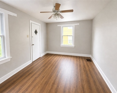 856 Craig Street - Photo Thumbnail 7