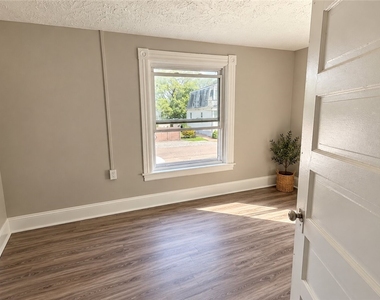 744 Large Ave - Photo Thumbnail 4