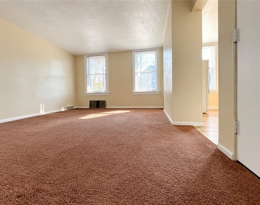 546 Greenfield Ave - Photo Thumbnail 4
