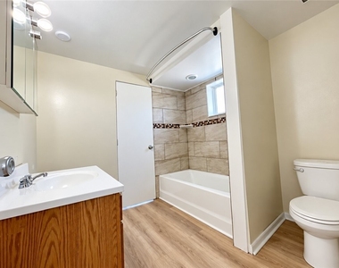 546 Greenfield Ave - Photo Thumbnail 6
