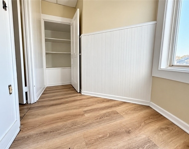 546 Greenfield Ave - Photo Thumbnail 7
