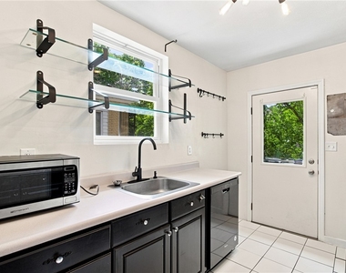 420 Edgemont Street - Photo Thumbnail 8