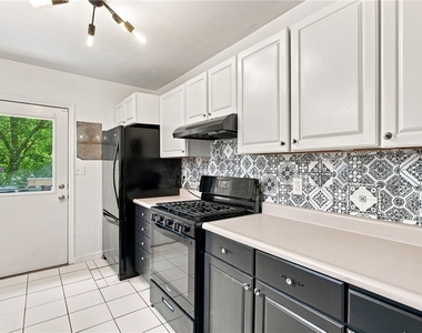 420 Edgemont Street - Photo Thumbnail 7