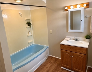 215 Donnan Ave - Photo Thumbnail 7