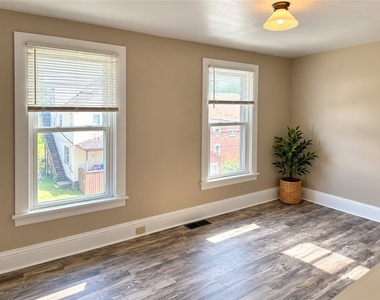 215 Donnan Ave - Photo Thumbnail 4