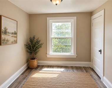 215 Donnan Ave - Photo Thumbnail 5
