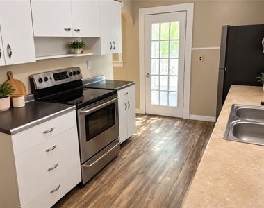 215 Donnan Ave - Photo Thumbnail 1
