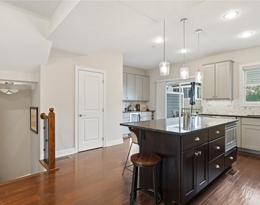2652 Larkins Way - Photo Thumbnail 10