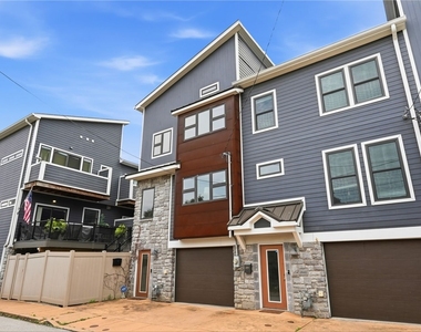 2652 Larkins Way - Photo Thumbnail 3