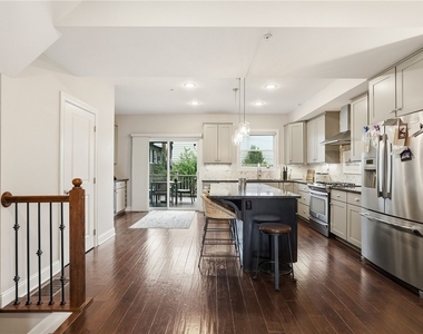 2652 Larkins Way - Photo Thumbnail 8