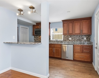 136 Dilworth St - Photo Thumbnail 12