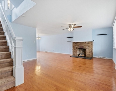 136 Dilworth St - Photo Thumbnail 4