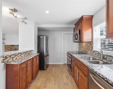 136 Dilworth St - Photo Thumbnail 14