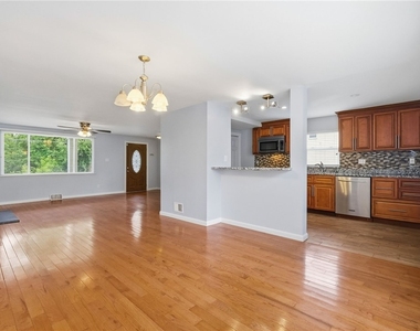 136 Dilworth St - Photo Thumbnail 10