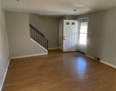 63 W Bellecrest Ave - Photo Thumbnail 3