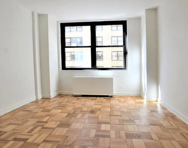 East 49th street - Photo Thumbnail 3