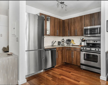 100 Fulton Street - Photo Thumbnail 3