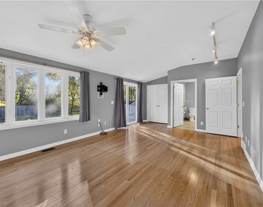 4776 Edgeworth Drive - Photo Thumbnail 8