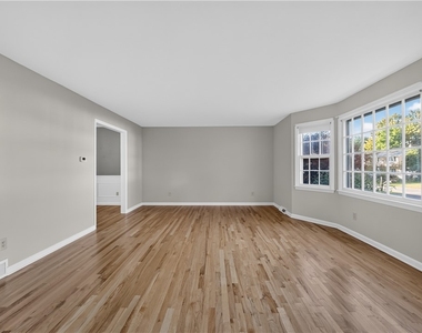 4776 Edgeworth Drive - Photo Thumbnail 7