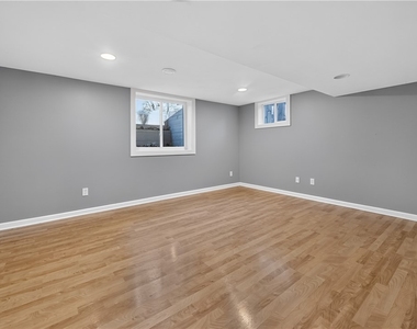 4776 Edgeworth Drive - Photo Thumbnail 35