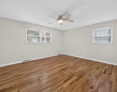 4776 Edgeworth Drive - Photo Thumbnail 21