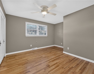 4776 Edgeworth Drive - Photo Thumbnail 25
