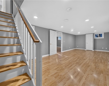 4776 Edgeworth Drive - Photo Thumbnail 33