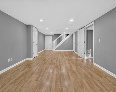 4776 Edgeworth Drive - Photo Thumbnail 34