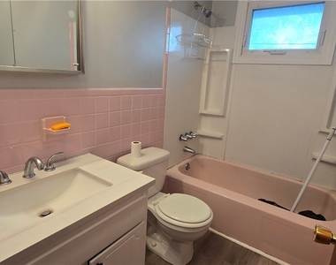 425 Joe Mccarthy Drive - Photo Thumbnail 8