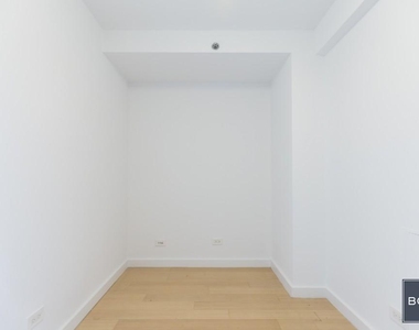 East 39th Street - Photo Thumbnail 17