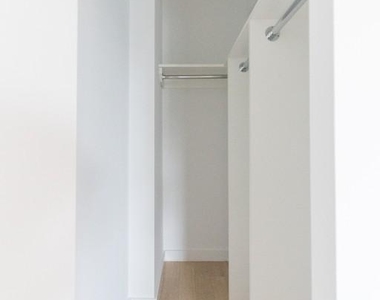 East 39th Street - Photo Thumbnail 9