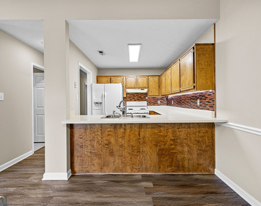 120 Courtyard Lane - Photo Thumbnail 4