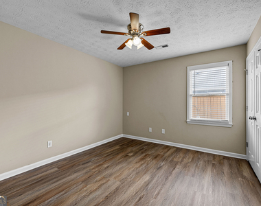 120 Courtyard Lane - Photo Thumbnail 8