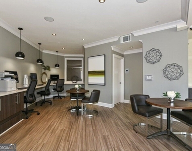 2400 Parkland Drive Ne - Photo Thumbnail 7