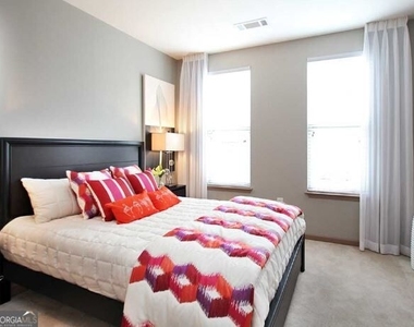 2400 Parkland Drive Ne - Photo Thumbnail 4