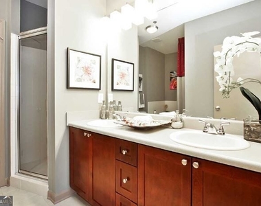 2400 Parkland Drive Ne - Photo Thumbnail 5