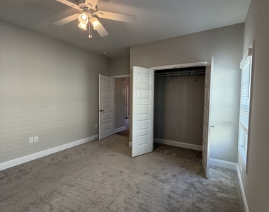 318 The Villas Way - Photo Thumbnail 12