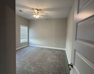 318 The Villas Way - Photo Thumbnail 8