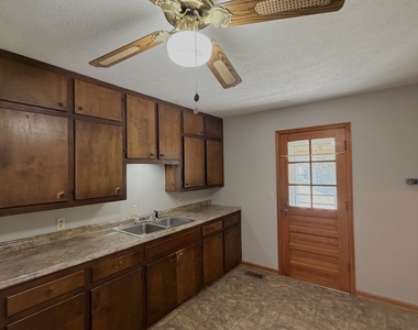 110 Bryan Street - Photo Thumbnail 3