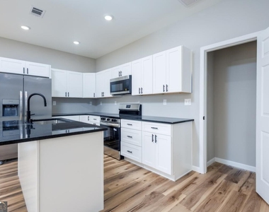 200 Back Pine Way - Photo Thumbnail 9