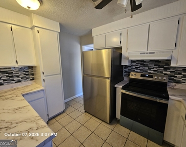110 Stonefield Court - Photo Thumbnail 2