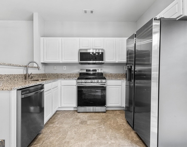 3208 Hidden Cove Circle - Photo Thumbnail 7