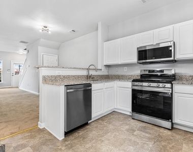3208 Hidden Cove Circle - Photo Thumbnail 6