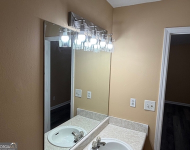 3533 Mosswood Lane - Photo Thumbnail 8