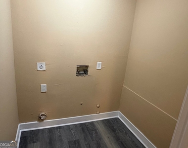 3533 Mosswood Lane - Photo Thumbnail 10