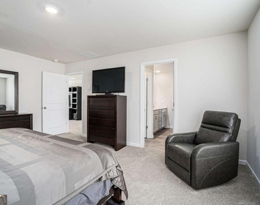 279 Persian Ivy Way - Photo Thumbnail 18