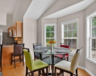 2270 Taylor Pointe Way - Photo Thumbnail 18