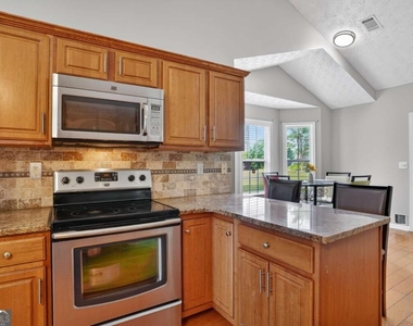2270 Taylor Pointe Way - Photo Thumbnail 17