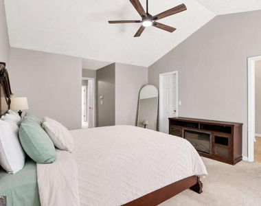 2270 Taylor Pointe Way - Photo Thumbnail 25