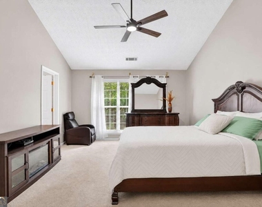 2270 Taylor Pointe Way - Photo Thumbnail 20